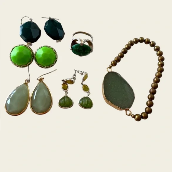 Elegant Vintage Green Gemstone Jewelry Set - Picture 4 of 6